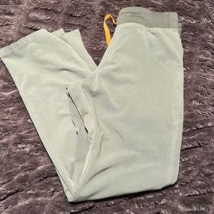 Perfect condition kade cargo scrub pants size small regular. Color- moss